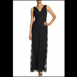 Vera Wang Black Sleeveless Lace dress